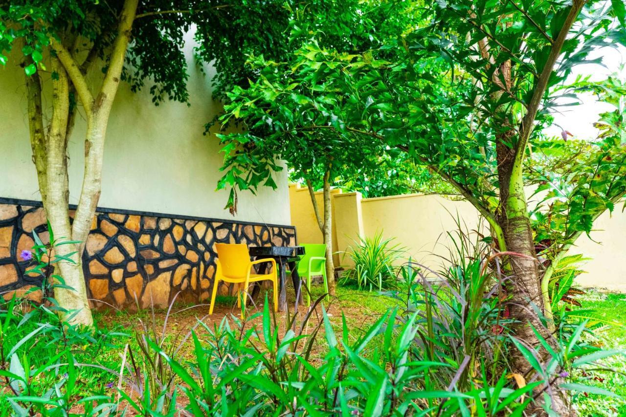 Airport Unique Hotel Entebbe Exterior foto